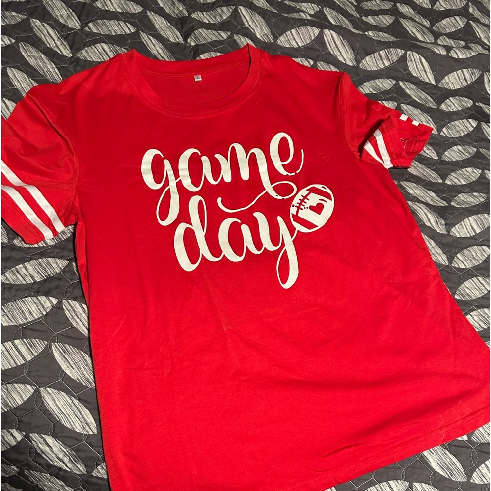 Brand new, never worn women’s tee